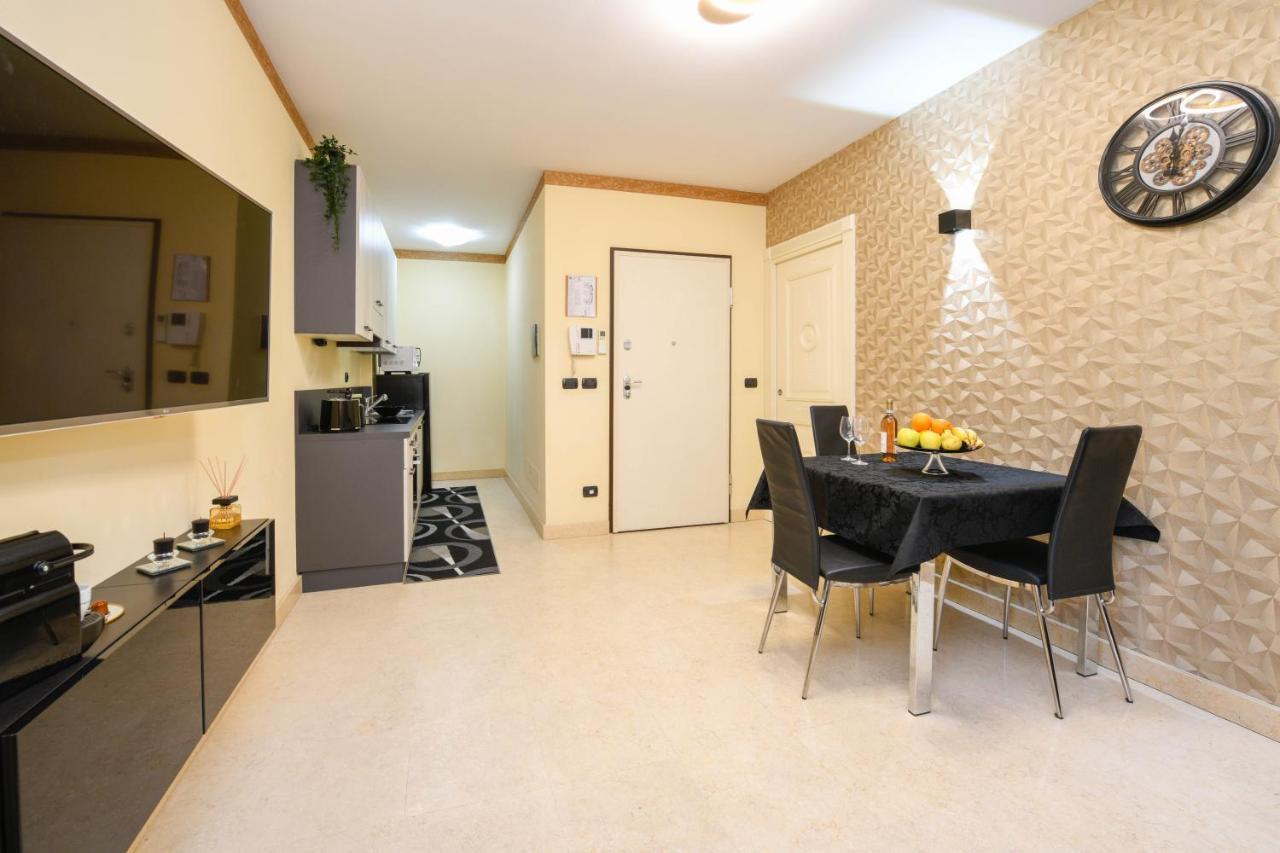 Appartamento Elite Du Lac Desenzano del Garda Buitenkant foto